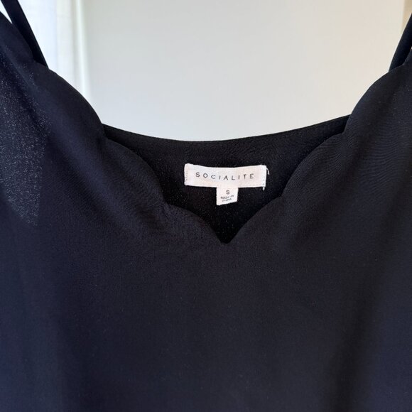 Women's Socialite Scalloped Tank - Picture 4 of 4